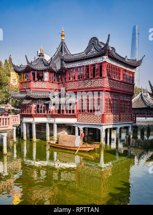 29. November 2018 - Shanghai, China - Das Huxinting Teehaus und neun Drehen Brücke in der Yu Garten in der Altstadt, Shanghai Stockfoto