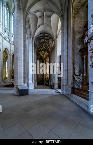 KUTNA HORA, TSCHECHISCHE REPUBLIK - 26. OKTOBER 2018: die Innere der St. Barbara Kirche. Stockfoto