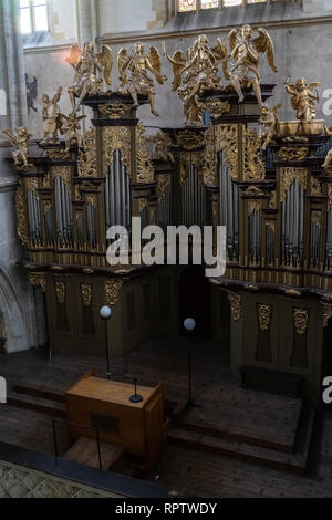 KUTNA HORA, TSCHECHISCHE REPUBLIK - 26. OKTOBER 2018: die Innere der St. Barbara Kirche. Stockfoto