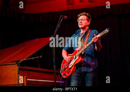 Kanadische Sänger, Songwriter, Gitarrist, Danny Michel, Leistung, Rogue Folk Club, Vancouver, British Columbia, Kanada Stockfoto