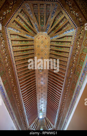 Arabisch nahtlose Muster - der traditionellen islamischen Hintergrund. Dekoratives Element. Traditionelle marokkanische Muster Fliesen Decke in Marrakesch, Marokko. Stockfoto