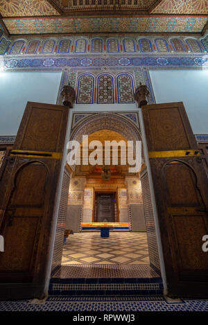 Im Inneren des Dar Si Said - Museum für marokkanische Kunst, Kunsthandwerk, Teppiche und Webereien in der Medina von Marrakesch, Marokko. Die nationalen Teppich Museum Stockfoto