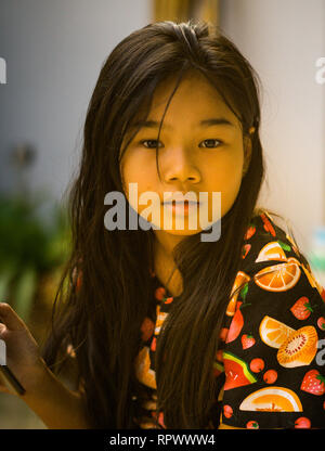 Das Porträt einer hübschen asiatischen Mädchen. Stockfoto