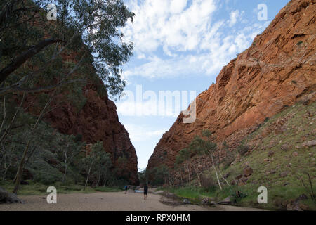 Simpsons Gap (Arrernte: Rungutjirpa) ist eine der Lücken in der West MacDonnell Ranges in Australien Northern Territory. westlich von Alice Springs. Stockfoto