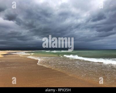 Sturm über Lookout Beach, Plettenberg Bay, Western Cape, Südafrika Stockfoto