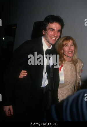 BEVERLY HILLS, Ca - 22. Januar: Schauspieler Daniel Day-Lewis besucht die 51. jährliche Golden Globe Awards am 22. Januar 1994 im Beverly Hilton Hotel in Beverly Hills, Kalifornien. Foto von Barry King/Alamy Stock Foto Stockfoto