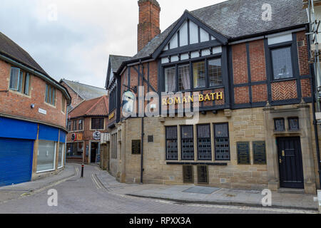 Das Römische Bad Pub & Restaurant (und Museum im Keller) in der Stadt York, UK. Stockfoto