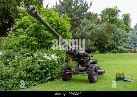 L 118 Light Gun, eine 105-mm-Haubitze abgeschleppt für die Royal Salute im Juni 2018 verwendet wird, Museum, Gärten, Stadt York, UK. Stockfoto