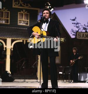 JOHNNY CASH in der Show: "Freddy Quinn und seine Freunde" (1980)/Überschrift: Freddy Quinn und seine Freunde Stockfoto