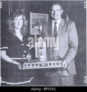 . Agri-news. Die Landwirtschaft. 25. Juli 1988 Zur sofortigen Veröffentlichung die Top 4-H'er erfüllt Alberta Premier 1 988 Alberta 4-H Premier Award, Lisa Properzi, traf vor kurzem Premier Getty anzieht. Die barrhead Bereich Jugend wurde gewählt, der Premier Award auf der Provinz4 zu empfangen - H Auswahl Programm im Mai. Der Titel ist die höchste Auszeichnung, die ein 4-H Mitglied in Alberta erhalten kann. 24 Alberta 4-H ältere Mitglieder haben als der Premier Award Gewinner geehrt worden seit der Auszeichnung im Jahr 1964 initiiert wurde. Am Tag der Begegnung mit der Premier, Landwirtschaftsminister Peter Elzinga eingeführt Properzi ein Stockfoto