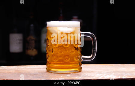 Ein frisches, kühles Bier Stockfoto