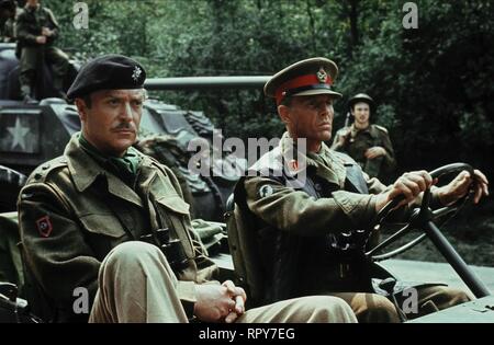 CAINE, FOX, EINE BRÜCKE ZU WEIT, 1977 Stockfoto