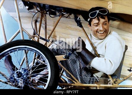 CASSEL, DIESE GROSSARTIGEN MÄNNER IN IHREN FLUGMASCHINEN, 1965 Stockfoto