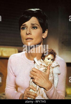 HEPBURN, Puppe, warten Sie, bis dunkel, 1967 Stockfoto