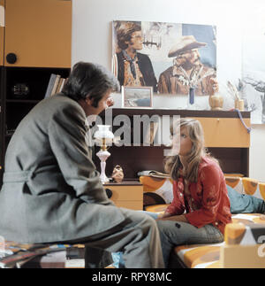 TATORT/als gestohlen gemeldet/BRD 1974/Wilm Ten Haaf/WILLY HARLANDER (Brettschneider), SUSANNE UHLEN (gigga) 9143#/Überschrift: TATORT/BRD 1974 Stockfoto