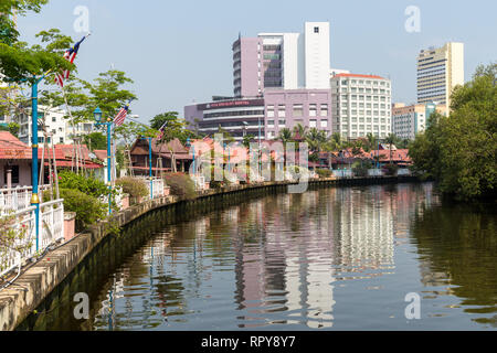 Kampung Morten Häuser am Fluss Melaka, Melaka, Malaysia. Stockfoto