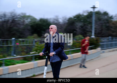 Gemieteten roller Fahrer in Austin, TX, USA Stockfoto