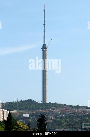 Camlica-hügel, Istanbul/Türkei - Die neue Telecom Tower im Bau. Stockfoto