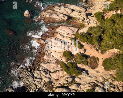 Antenne Landschaft Bild von einem spanischen Costa Brava an einem sonnigen Tag, in der Nähe der Stadt Palamos Stockfoto