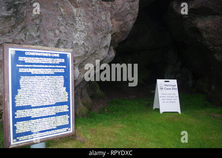 Constantines Höhle, Balcomie Sands, Craighead, Fife, Schottland, Großbritannien. Stockfoto