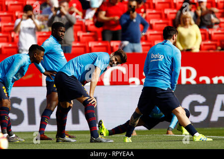 Gerard Pique (FC Barcelona) gesehen Aufwärmen vor dem La Liga Match zwischen dem FC Sevilla und Futbol Club Barcelona im Estadio Sanchez Pizjuan in Sevilla, Spanien. (Endstand; FC Sevilla 2:4 Futbol Club Barcelona) Stockfoto