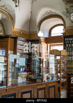 Innerhalb des "Unter der Schwarzen Adler "Pharmacy Museum Lemberg in der Ukraine, in der Apotheke, die im Jahre 1735 durch militärische Apotheker Wilhelm Natorp eröffnet wurde, ist keine Stockfoto