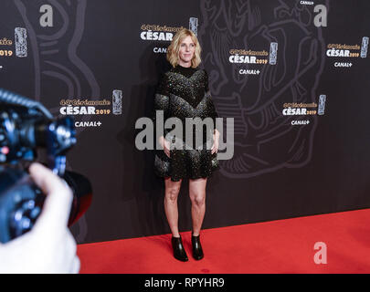 Paris, Ile de France, Frankreich. 22 Feb, 2019. Sandrine Kiberlain auf dem roten Teppich während der Cesar Film Awards 2019 in der Salle Pleyel in Paris, Frankreich. Credit: Thierry Le Fouille/SOPA Images/ZUMA Draht/Alamy leben Nachrichten Stockfoto