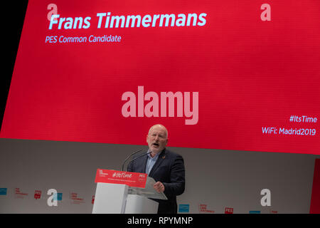 Madrid, Spanien. 23. Februar, 2019. Frans Timmermansr, PES gemeinsamen Kandidaten beobachtet, als er unter dem Titel "ein neuer Gesellschaftsvertrag für Europa während der Wahl Kongress der Sozialdemokratischen Partei Europas (SPE) in MadridMay 26." Quelle: Jesús Hellin/Alamy leben Nachrichten Stockfoto