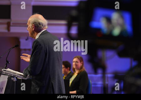 Hamilton, Schottland, Großbritannien. 23 Feb, 2019. Vince Cable - Führer der Liberaldemokratischen Partei liefert seine Grundsatzrede über Brexit, Business und Fragen rund um die Unabhängigkeit bei den Schottischen Liberaldemokratischen Partei Frühjahrstagung. Credit: Colin Fisher/Alamy leben Nachrichten Stockfoto