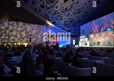 Foto LaPresse - Massimo Paolone 23 Febbraio 2019 Abu Dhabi (Vereinigte Arabische Emirate) Sport Ciclismo UAE Tour 2019 - Louvre Abu Dhabi - Presentazione squadre Foto LaPresse - Massimo Paolone Februar 23, 2019 Abu Dhabi (Vereinigte Arabische Emirate) Sport Radfahren UAE Tour 2019 - Louvre Abu Dhabi - Teams Präsentation Stockfoto