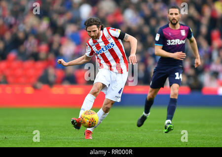 STOKE-on-Trent, Großbritannien 23. FEBRUAR Joe Allen (4) von Stoke City während der Sky Bet Championship Match zwischen Stoke City und Aston Villa im Britannia Stadium, Stoke-on-Trent am Samstag, 23. Februar 2019. (Credit: Jon Hobley | MI Nachrichten) Credit: MI Nachrichten & Sport/Alamy leben Nachrichten Stockfoto