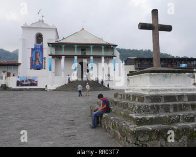 GUATEMALA Zeremonien in Bezug auf die Seligsprechung von Pater Stanley Francis Aplas Rother, der 1981 ermordet wurde, bei Santiago de Atitlan. Die Kirche. Stockfoto