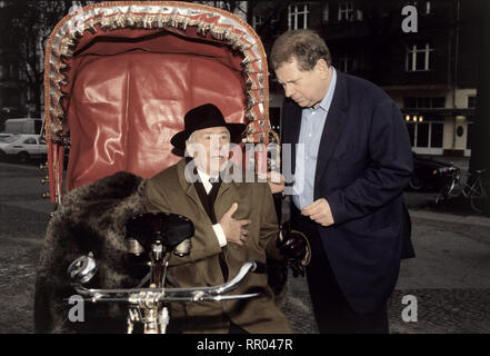 DR. SOMMERFELD - Neues vom Bülowbogen/192. Das Arrangement D 2001/Hugo Seifert (JÜRGEN THORMANN), Dr. Sommerfeld (Rainer Hunold)/Überschrift: DR. SOMMERFELD - Neues vom Bülowbogen/D 2001 Stockfoto