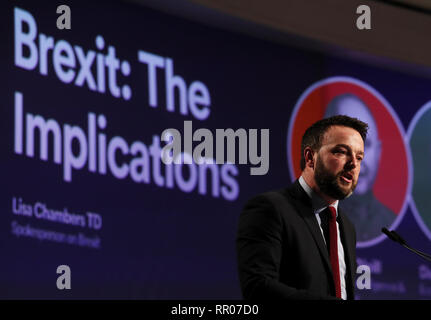 SDLP Führer Colum Eastwood (Mitte) bei der Fianna jährliche Konferenz im Citywest Hotel in Dublin. Stockfoto