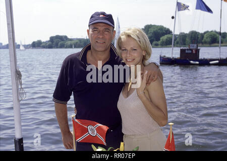 ZWEI ASSE UND EIN KÖNIG/Teilband 1 D 1999/Bernd Fischerauer Heiner Lauterbach, CLAUDINE WILDE C 43415/#/Überschrift: ZWEI ASSE UND EIN KÖNIG/D 1999 Stockfoto