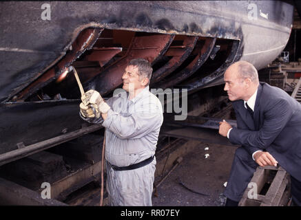 ZWEI ASSE UND EIN KÖNIG/Teilband 2 D 1999/Bernd Fischerauer Heinz Hoenig (Dirk Hansen), Heiner Lauterbach (Jan de Fries) C 43415/#/Überschrift: ZWEI ASSE UND EIN KÖNIG/D 1999 Stockfoto