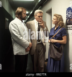 TATORT/Tod macht erfinderisch - Bild: Jürgen Kluckert, Heinz Drache und MARITA MARSCHALL im 'Tatort', Folge: "Tod macht erfinderisch", 1986. /Überschrift: Tatort Stockfoto