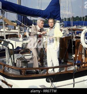 TATORT/Tod macht erfinderisch - Bild: Heinz Drache und KARL WALTER DIESS in 'Tatort', Folge: "Tod macht erfinderisch", 1986. /Überschrift: Tatort Stockfoto