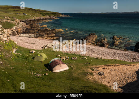 Camping in Achnahaird Bucht auf der Halbinsel Coigach Wester Ross, Highlands, Schottland, Vereinigtes Königreich Stockfoto