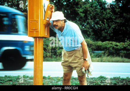 GO TRABI GO/D 1990 - Peter Timm/Hallo Hört mich jemand? Udo Struutz (WOLFGANG STUMPH) an der Notrufsäule. /Überschrift: Go Trabi Go/D 1990 Stockfoto