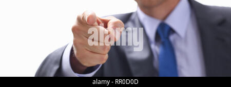 Geschäftsmann weist mit dem Finger auf jemand, Stockfoto