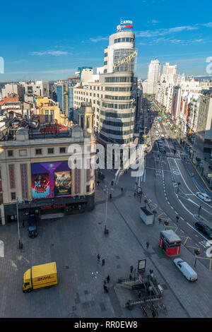 Morgen Luftaufnahme von Plaza de Callao. Edificio Aas und Palacio de La Prensa Gebäude. Gran über Straße Kreuzung mit der Plaza de Espana in der Rückseite Stockfoto