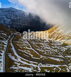 Eine verschneite Schuß von der Transfagarasan Straße - einer der besten Straßen, entsprechend Top Gear, und auf jeden Fall einer der Schönsten. Stockfoto