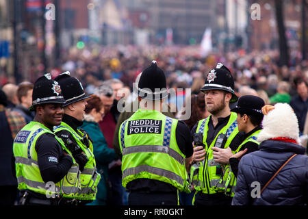 Die Spielszenen in Cardiff City Centre, bevor die Wales v England Guinness sechs Nationen Match im Fürstentum, das Stadion. Quelle: Lewis Mitchell. Stockfoto