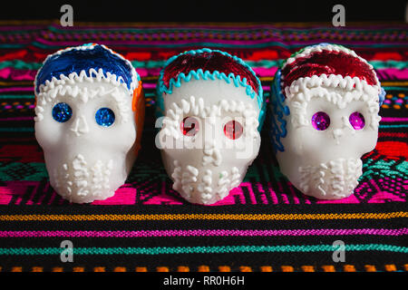 Sugar skulls für "Dia de los Muertos" Feier in Mexiko benutzt Stockfoto