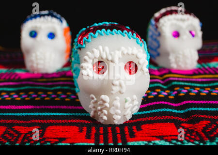 Sugar skulls für "Dia de los Muertos" Feier in Mexiko benutzt Stockfoto