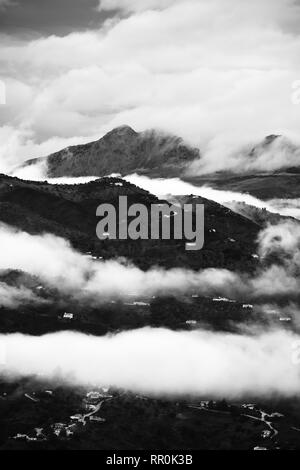 Schwarze und Weiße Kunst Landschaft Bilder der Axarquia Region Andalusien, Malaga, Spanien Stockfoto