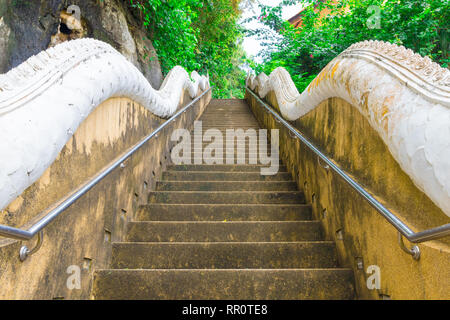 Treppen aus Stein, Berg in der Antike Tempel Stockfoto