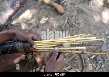 Buschmänner der San Menschen jagen, Kalahari, Namibia, Afrika Stockfoto