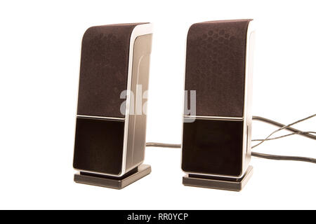 Zwei Lautsprecher auf weißem Hintergrund Stockfoto